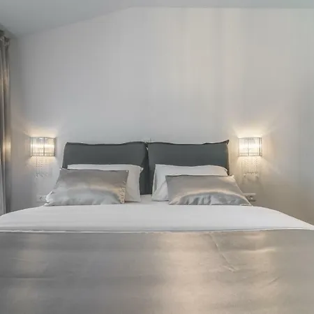 Luxury Piano アパート